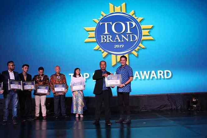 Konsisten Kuasai Pasar Dan Tetap Diminati Konsumen, Federal Oil Raih Top Brand Award 2019