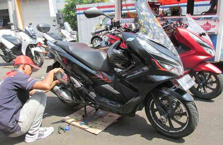 Ini Bahaya Jika Motor Matic Injeksi Kamu Sering Kehabisan Bensin
