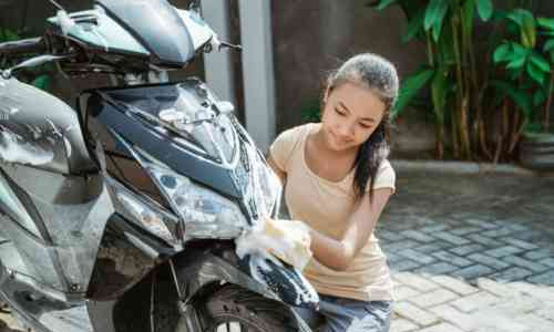 Begini Cara Mencuci Motor supaya Tidak Merusak Cat Bodi