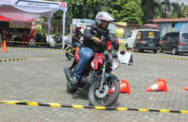 Cara Supaya Aman Berbelok Atau Pindah Jalur Untuk Pengendara Motor