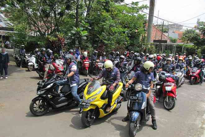 Naik Motor Paki Sandal Tidak Dilarang, Tapi Lebih Baik Pakai Sepatu