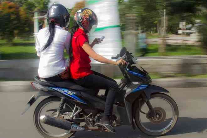 Perilaku Buruk Pengendara Motor Yang Membahayakan Orang Lain