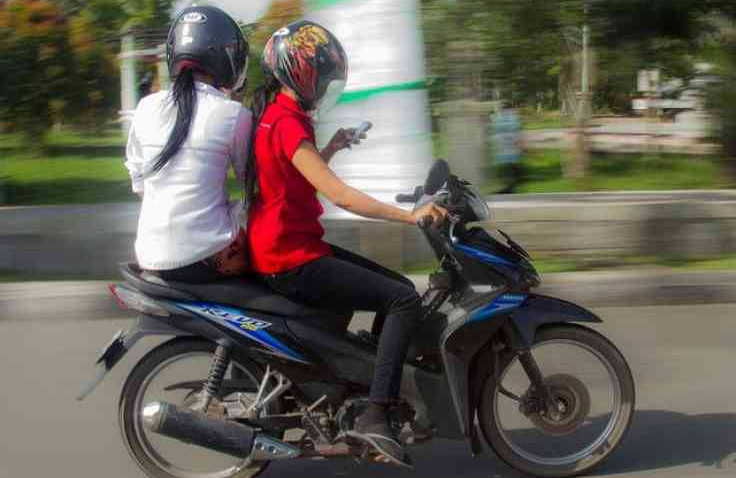 Perilaku Buruk Pengendara Motor Yang Membahayakan Orang Lain