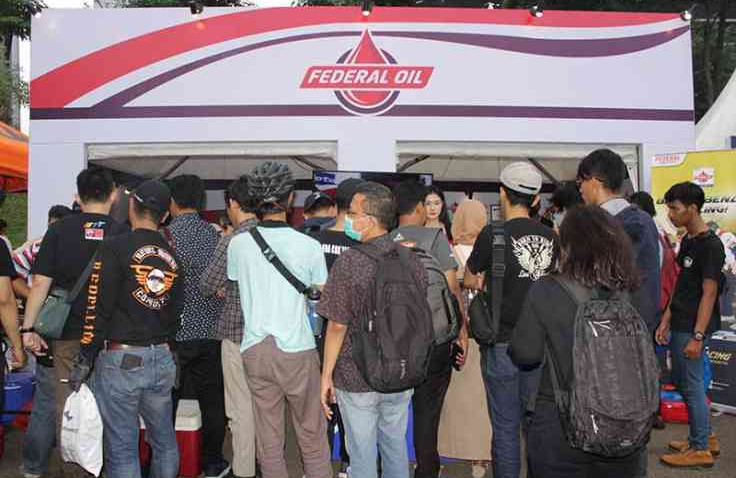 Pengunjung Pre Launching Mandalika Grand Prix Serbu  Booth Federal Oil