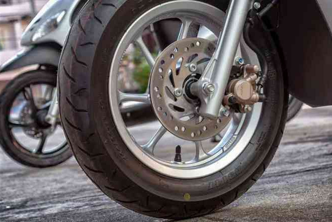 Solusi Perawatan Ban Motor Supaya Tidak Cepat Botak