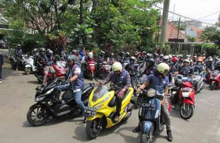 Bahaya Naik Motor Pakai Sandal