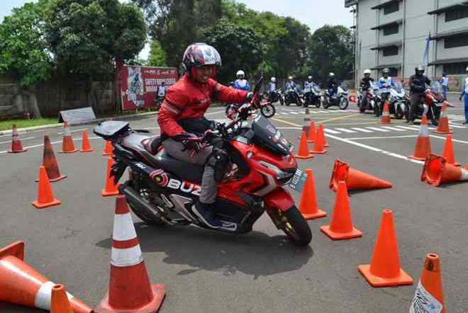 Awal Tahun Wahana Semangat Sadarkan Berkendara Aman 