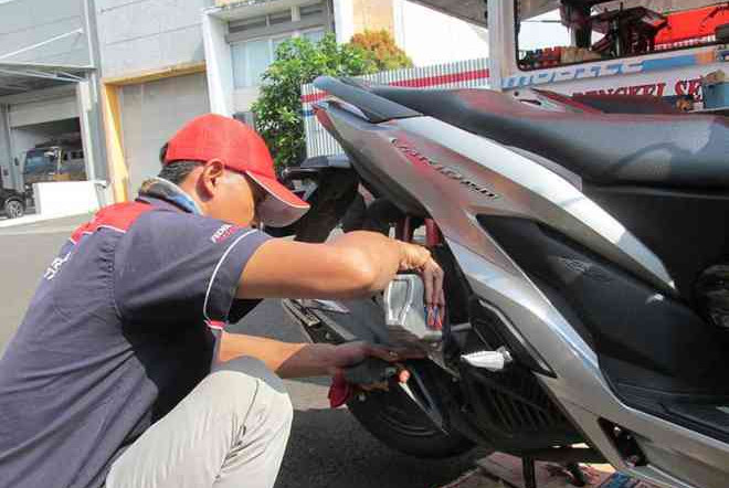 Mau Ganti Oli Sendiri,  Begini Caranya Feders
