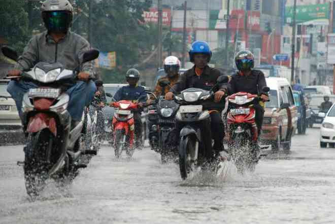 Penyebab Dan Cara Mengatasi Mika Lampu Motor Berembun