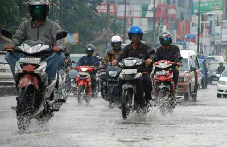 Penyebab Dan Cara Mengatasi Mika Lampu Motor Berembun