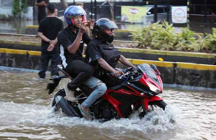Perlengkapan Yang Wajib Dibawa Saat Musim Hujan
