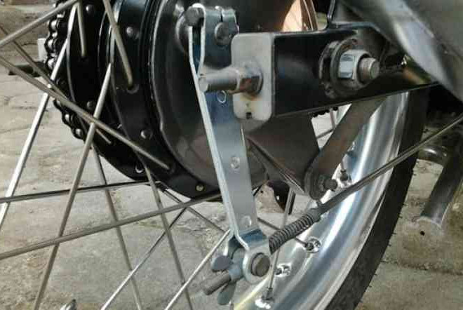 Motor Kamu Masih Pakai Rem Tromol, Begini Cara Setting Jarak Bebas Rem Teromol
