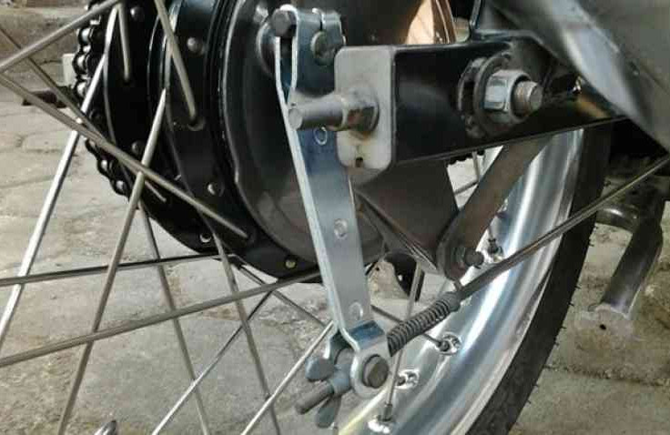 Motor Kamu Masih Pakai Rem Tromol, Begini Cara Setting Jarak Bebas Rem Teromol