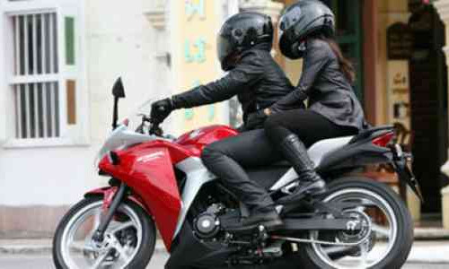 Cara Aman Boncengan Dengan Motor Sport