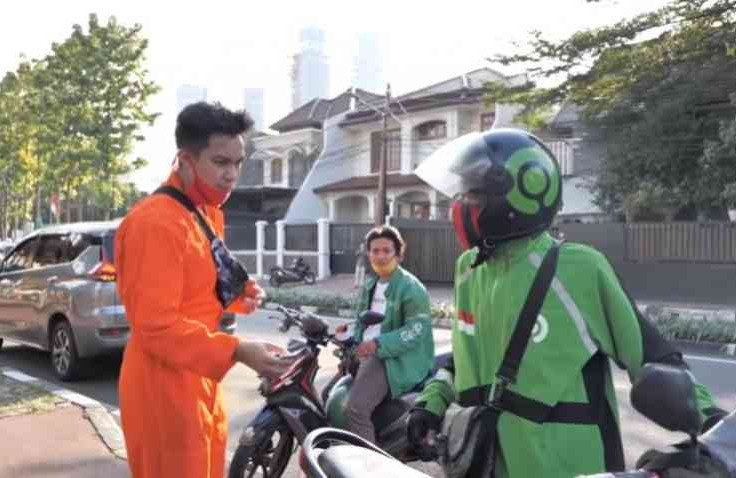 Modus Ojol Dorong Motor Demi Mencari Perhatian Orang Lain
