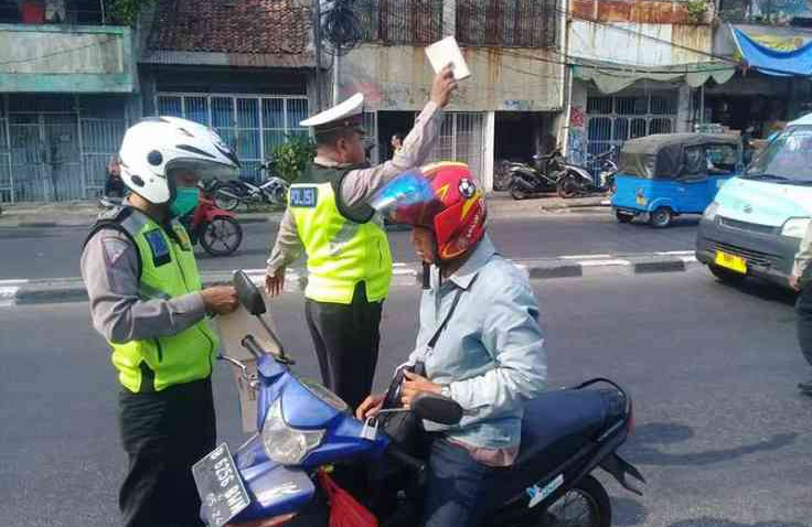 Naik Motor Tidak Pakai Masker Siap-Siap Denda Rp250 Dan Motor Dikandangin