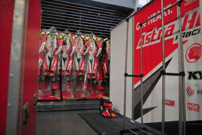  Cara Merawat Baju Balap Ala Pembalap Astra Honda
