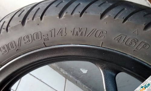 Jangan Asal Ngebut, Perhatikan Dulu Kode Batas Kecepatan Pada Ban Motor Kamu