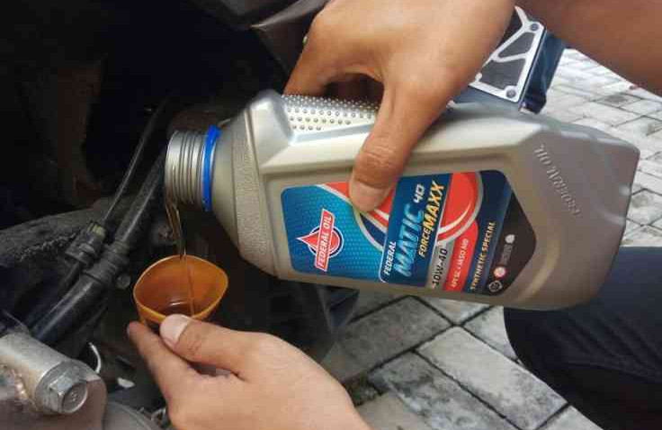 Kenapa Motor Harus Ganti Oli Secara Rutin