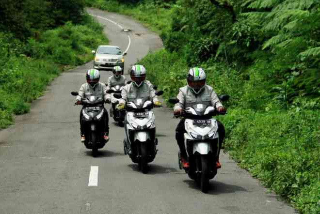 Posisi Yang Benar Berkendara  Motor Matik