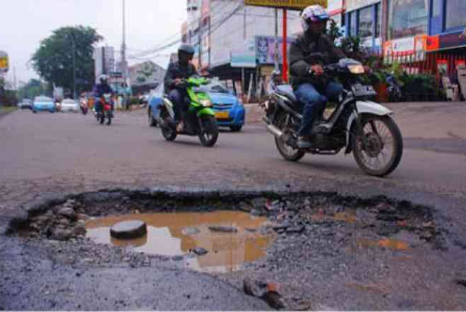 Tips Antisipasi Bahaya Jalan Berlubang