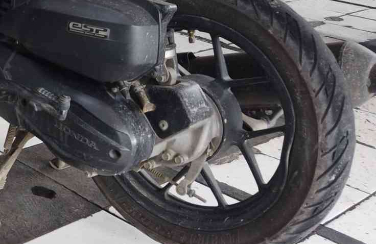 Ban Motor Yang Tepat Dipakai Untuk Bekrnedara Musim Hujan