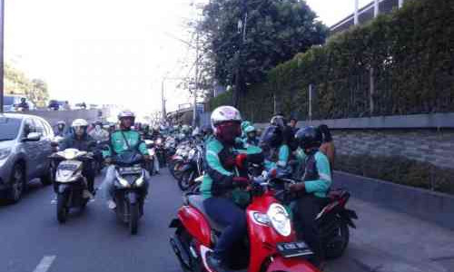 Perhatian Buat Para Ojol, Kalau Masih Mau Narik Jangan Berkerumun