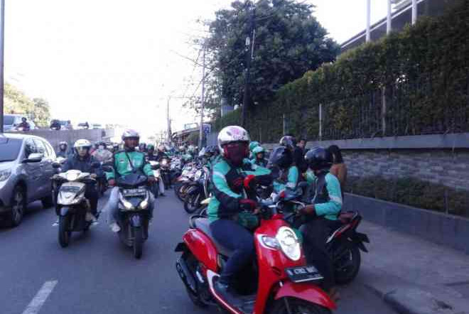 Perhatian Buat Para Ojol, Kalau Masih Mau Narik Jangan Berkerumun