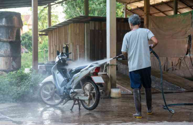 Cuci Motor Sendiri di Rumah, Bagian Ini Jangan Sampai Terkena Air