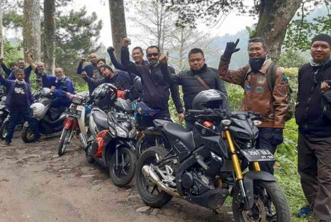 Komunitas LA 32 Riders Touring Nostalgia Ingat Masa Sekolah