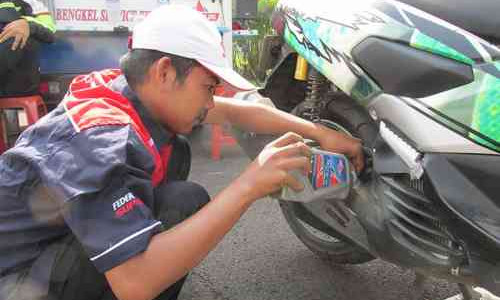  Bisa Gak Sih Oli Motor Manual Dipakai Buat Motor Matic, Apa dampaknya ?