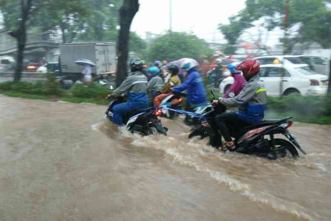 Batas Aman Menerjang Banjir Pakai Motor Matic