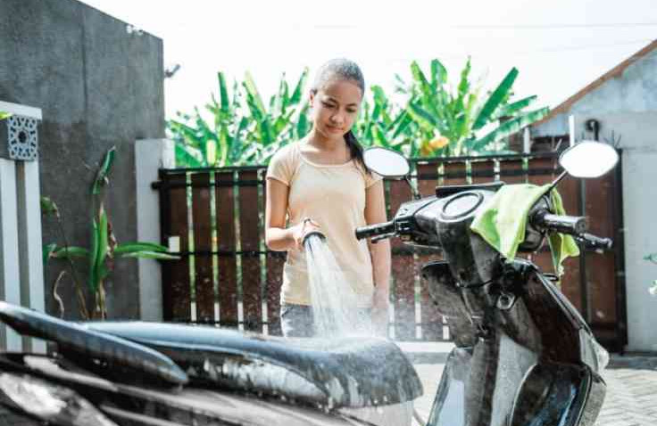 Boleh Tidak Sih Mencuci Motor Kalau Mesin Masih Panas, apa dampaknya