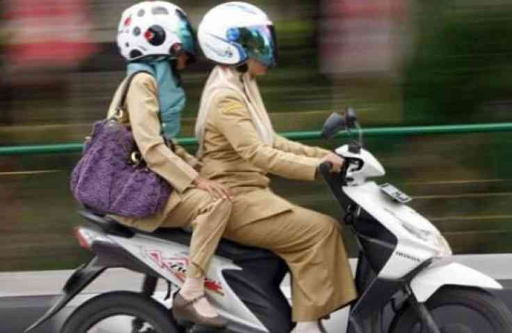 Tips aman naik Motor Untuk Wanita Berhijab