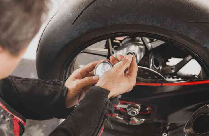 Efek Jika Ban Motor Kamu Kekurangan Angin