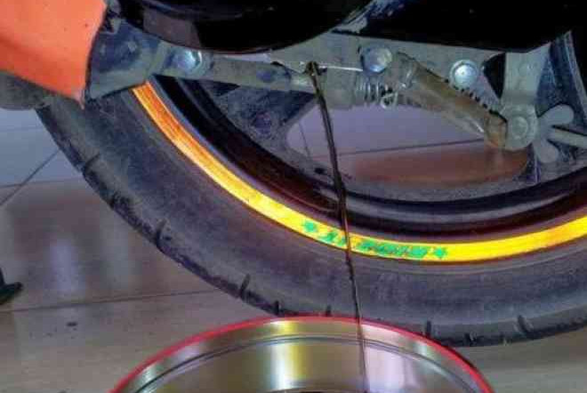 Begini Cara yang Benar Mengatasi Motor yang Kehabisan Oli