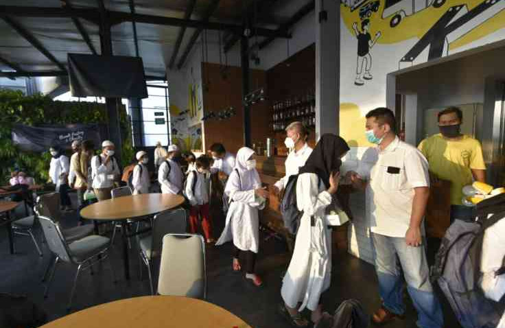 Rebel Owner Commmunity, Bukber Sambil Beramal