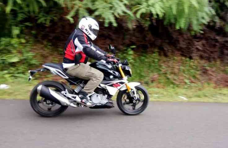 Daftar Perlengkapan yang Wajib Dipakai Saat Mengendarai Motor