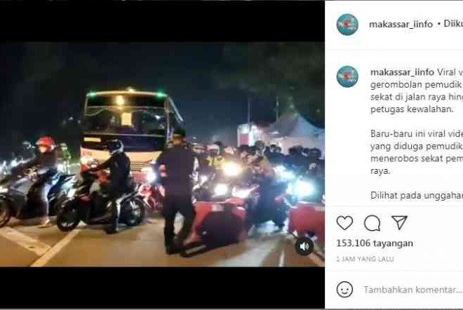 Viral Pemotor Ramai-ramai Terobos Pos Penyekatan Mudik di Karawang