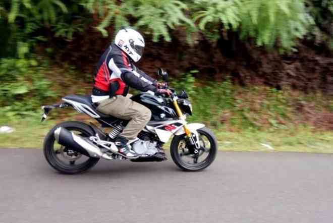 Cara Aman dan Nyaman Melibas Tanjakan Pakai Motor Kopling