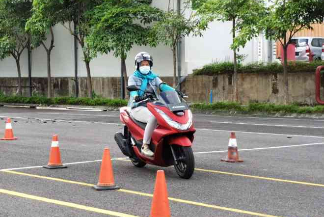 Cara Supaya Lady Bikers Tetap Tampil Anggun Dan Aman Saat Berkendara