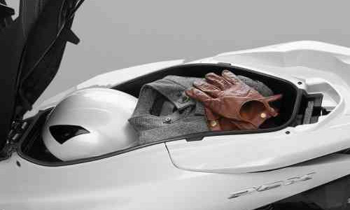 Tips Supaya Aman Saat Membawa Barang di Bagasi Motor