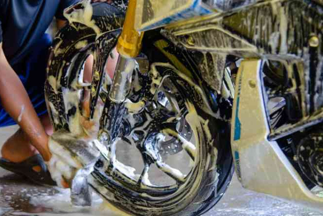 Cara Mencuci Motor di Rumah Karena PPKM Level 4, Simak Langkahnya Berikut ini