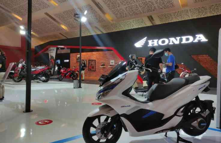 Parkir Motor Dalam Waktu yang Lama Lebih Baik Standar Tengah