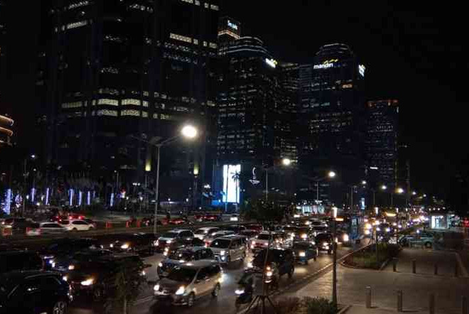 Mau Aman Naik Motor Malam Hari, Begini Caranya
