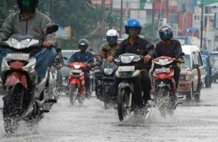 Penyebab Dan Tips Jitu Mengatasi Mika Lampu Motor Berembun