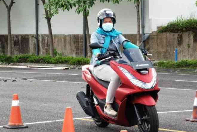 Tips Memilih Celana untuk Lady Bikers, Begini Rekomendasi Ahli