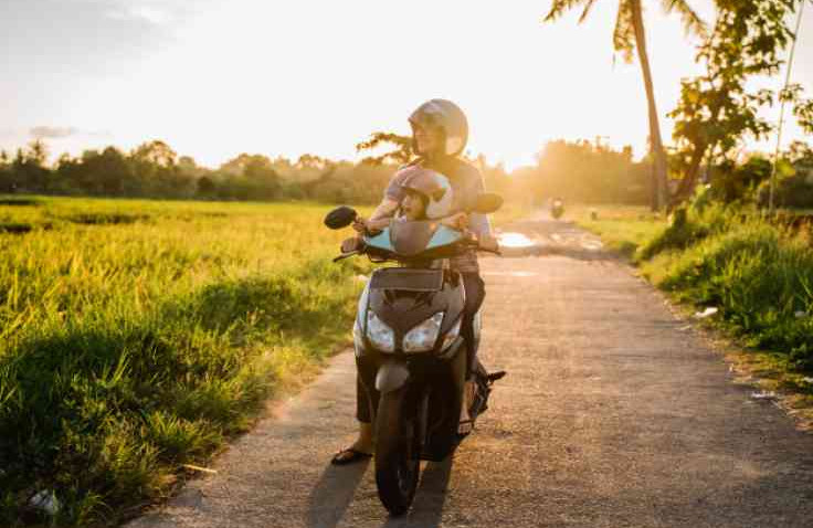 Begini Tips Bonceng Anak Supaya Aman Selama Berkendara