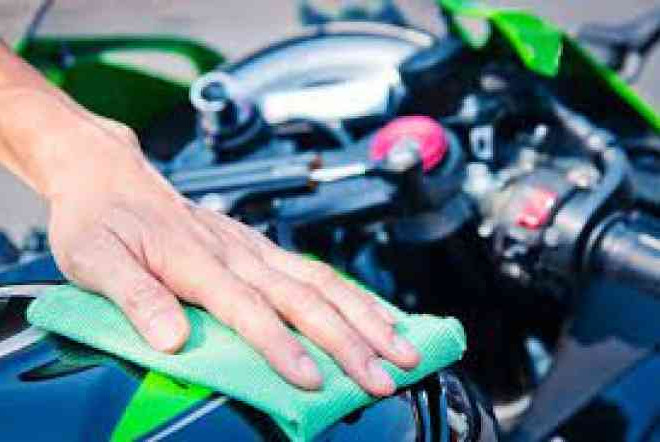 Tips Poles Cat Motor Yang Benar Agar Tidak Merusak Lapisan Cat