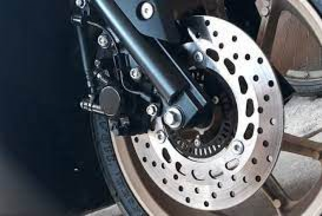 Tips dan Trik Aman Melakukan Pengereman Motor Matic Di Jalur Menurun